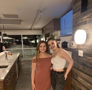 Meet your Posher, Claudia